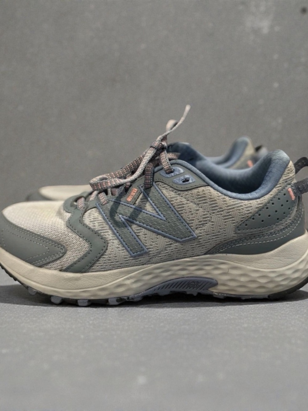 New Balance 410v7 Women's Trail Running Shoes - Size 8.5 - Grey/Blue/Orange